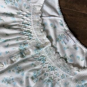 Miss Elaine like new floral nightgown, long sleeve sz L